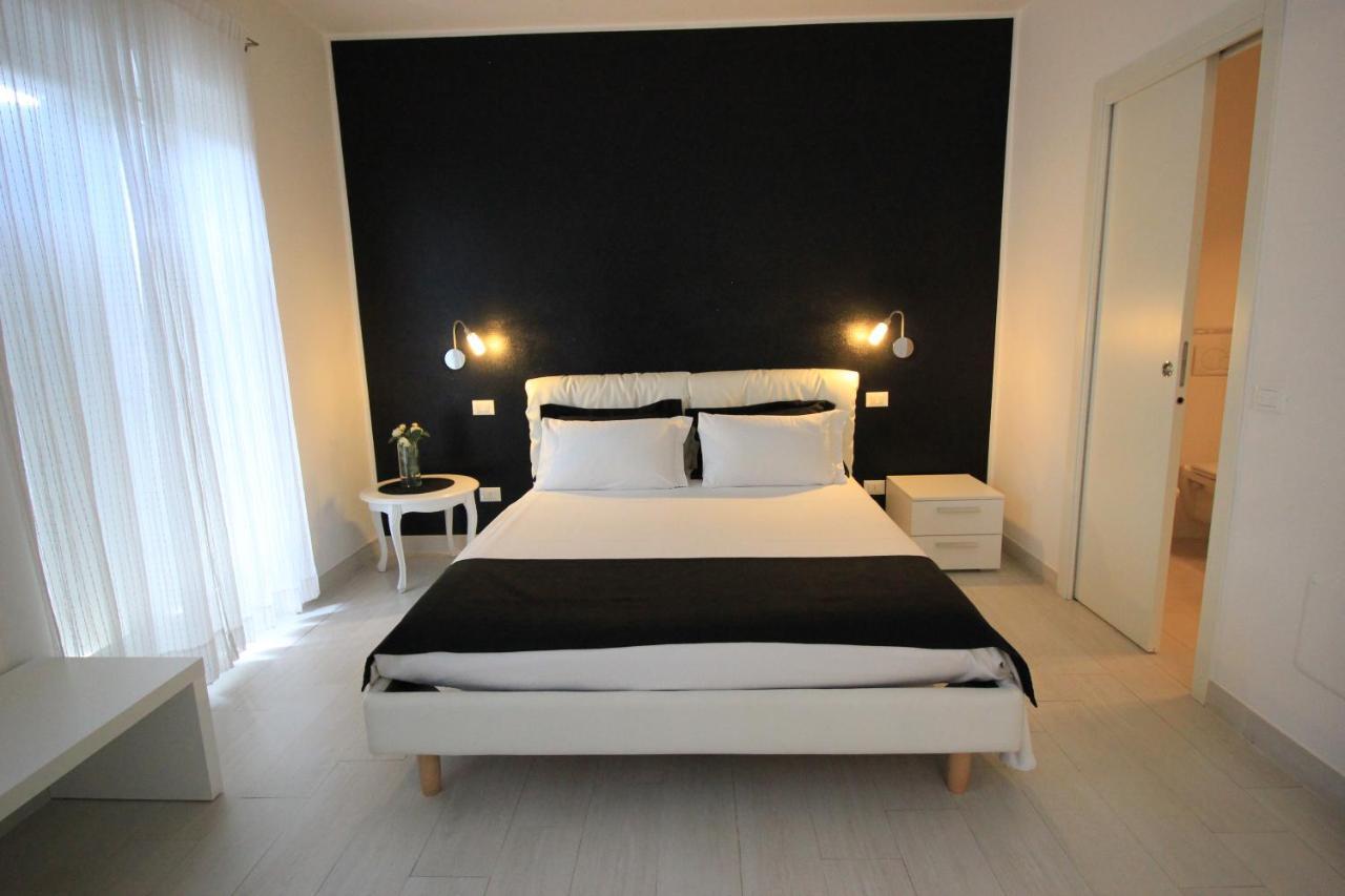 Rooms Il Punto Peschiera del Garda Luaran gambar
