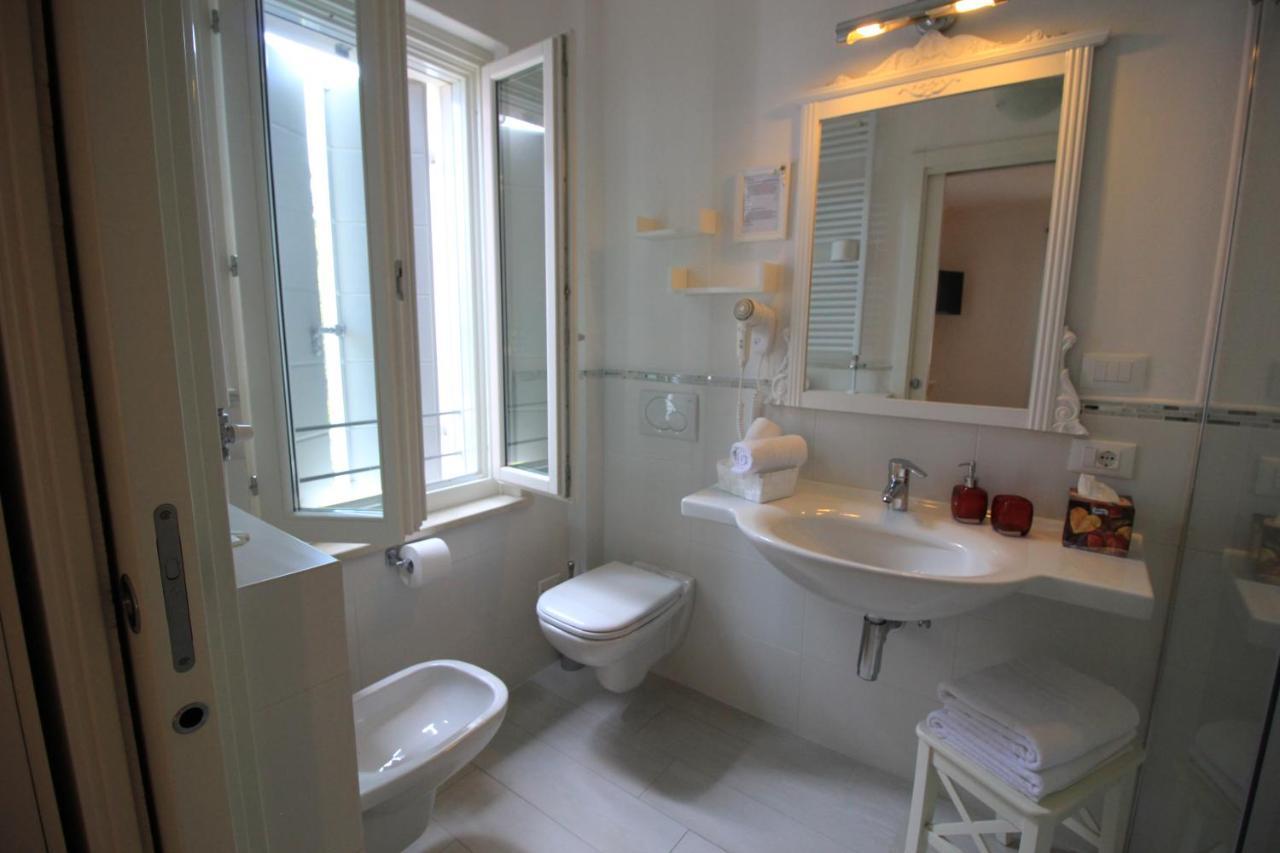 Rooms Il Punto Peschiera del Garda Luaran gambar
