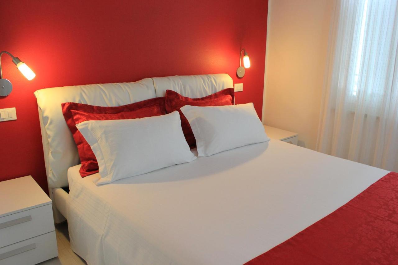 Rooms Il Punto Peschiera del Garda Luaran gambar